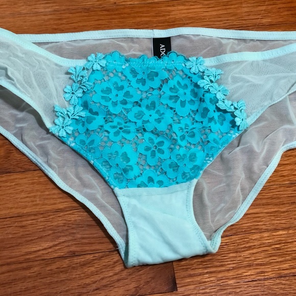 Clea Contour - Picture 3 of 8